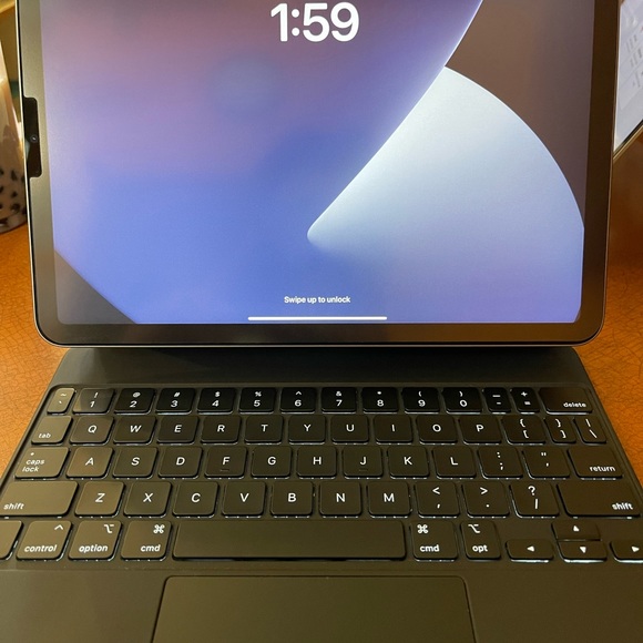 Apple iPad Air (5th Generation) (with Magic Keyboard ⌨️ and Magic Pencil ✏️ ) - Picture 5 of 9